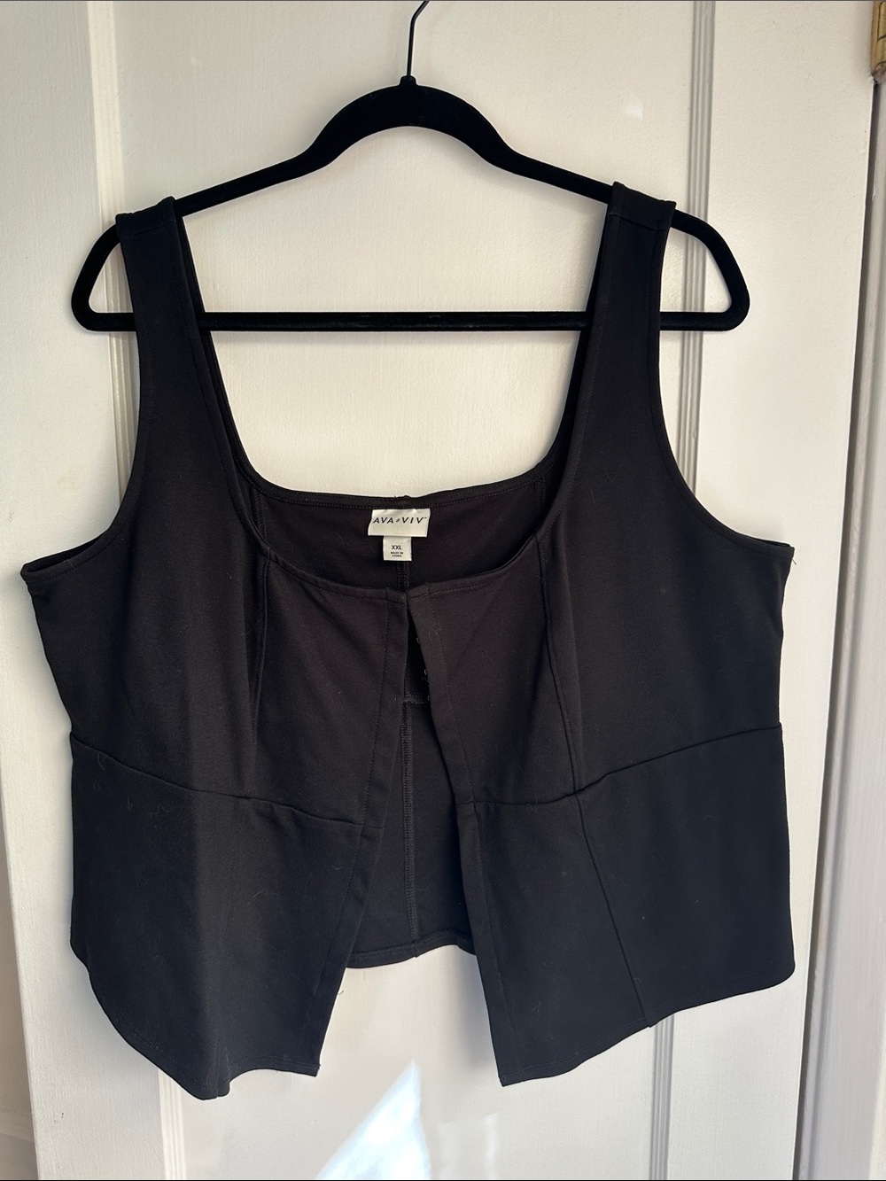 AVA & VIV Black Sleeveless Hook & Eye-Front Tank Top - XXL
